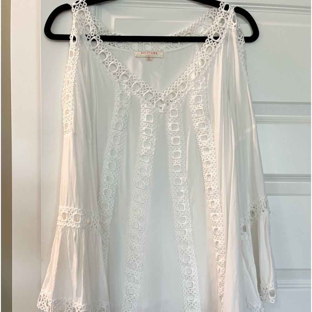 Solitaire White Cold Shoulder Top, Sz M